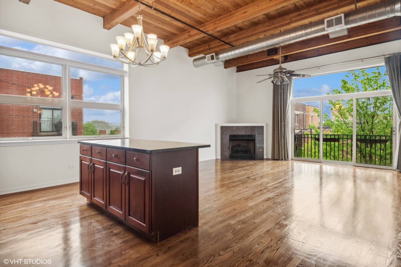Chicago, IL 60618,2806 N OAKLEY AVE #407
