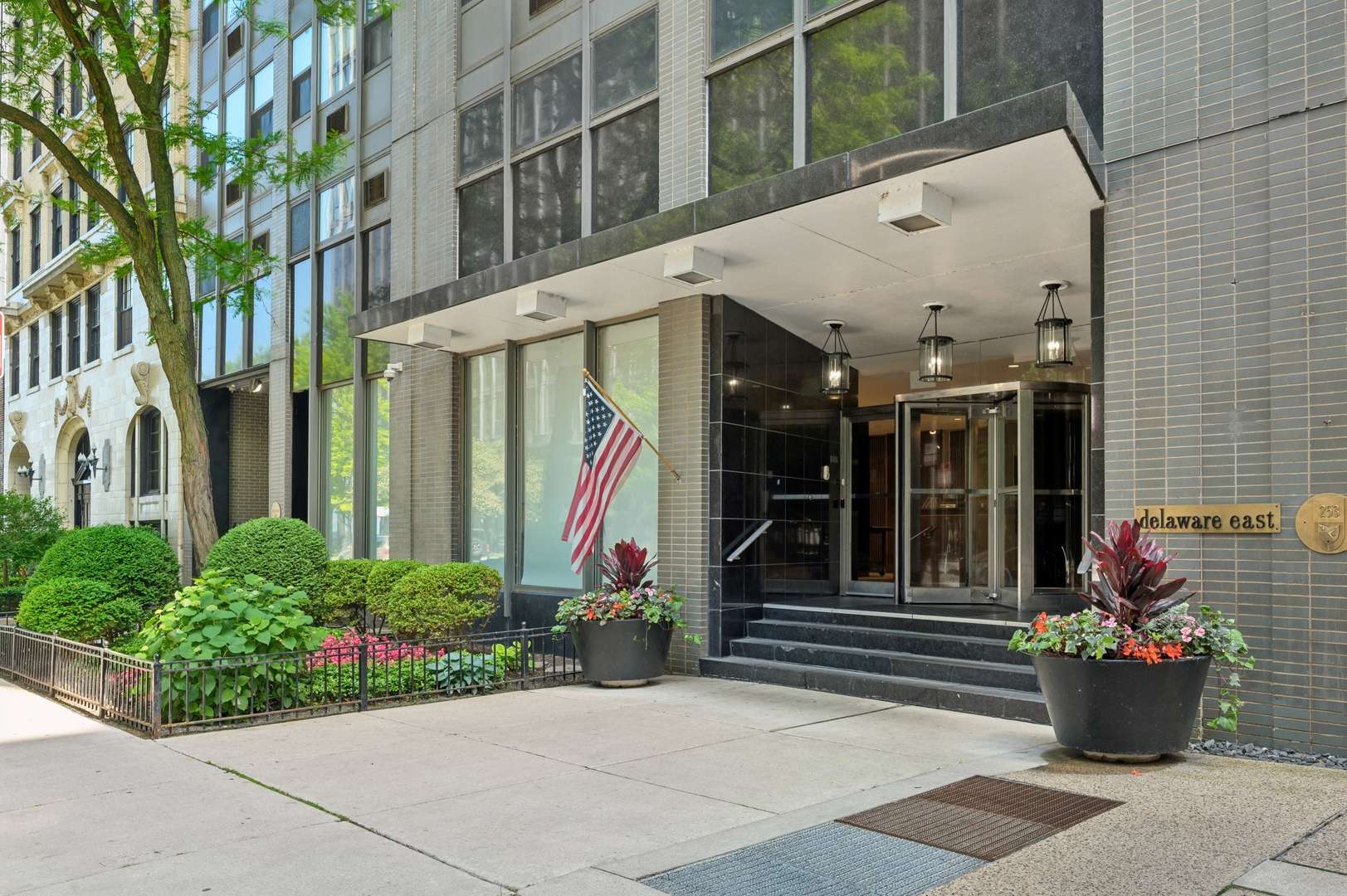 Chicago, IL 60611,253 E Delaware PL #7G
