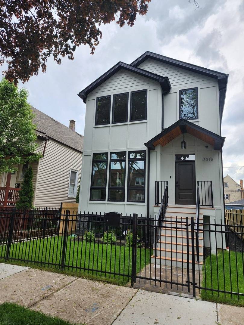 Chicago, IL 60618,3318 N Harding AVE