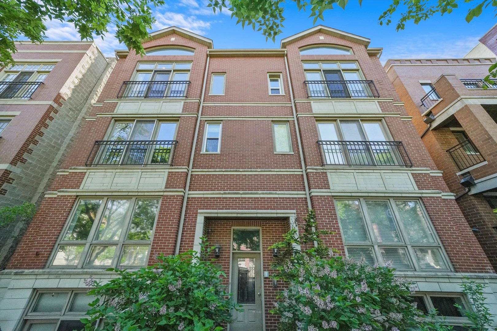 Chicago, IL 60618,2947 N Damen AVE #3