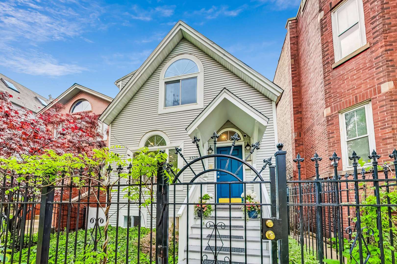 Chicago, IL 60618,3320 N Claremont AVE