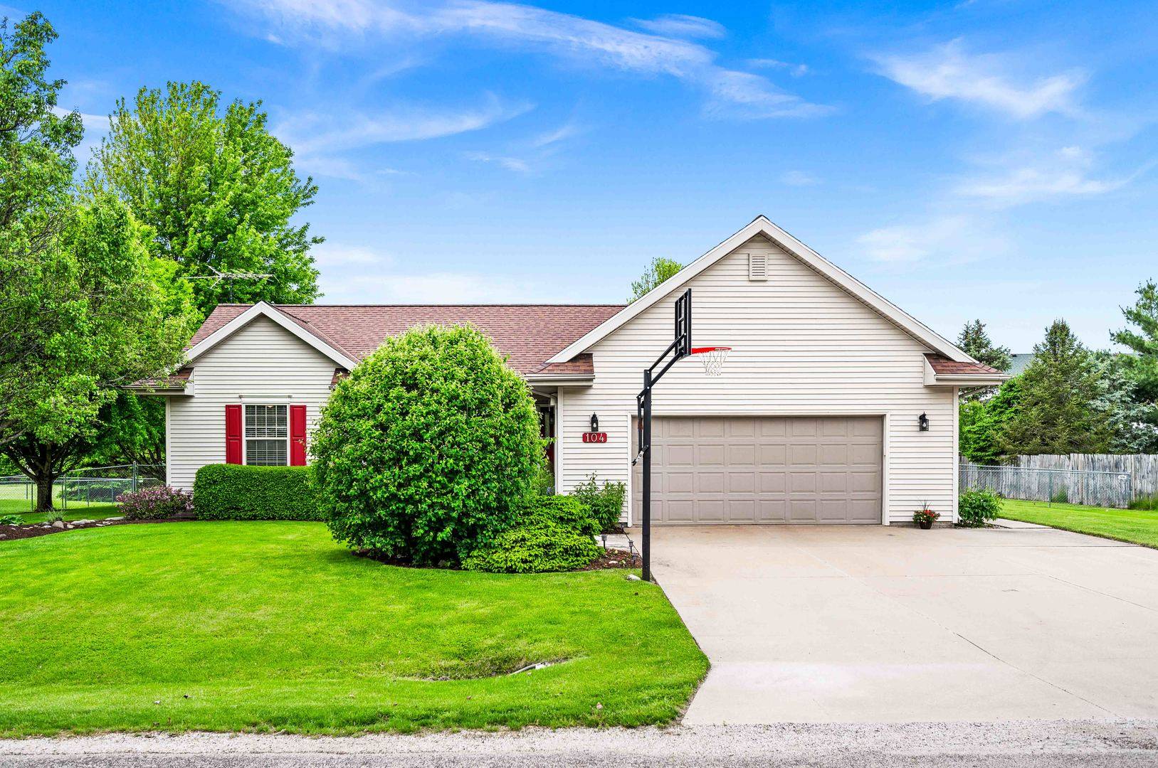 Downs, IL 61736,104 S Pintail LN