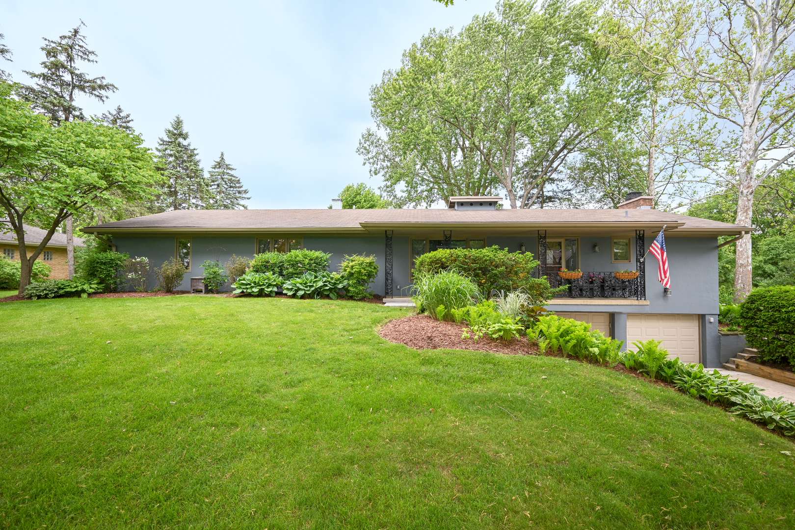 Glen Ellyn, IL 60137,370 S Kenilworth AVE