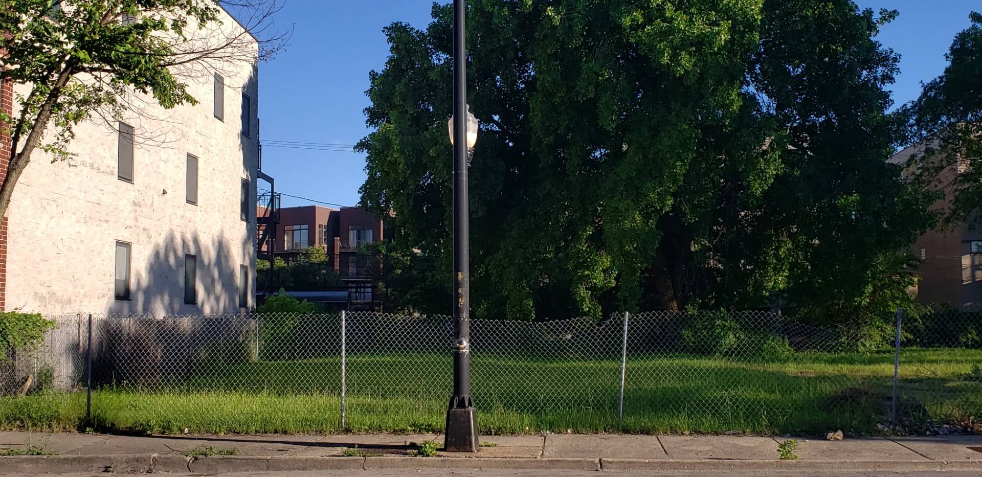Chicago, IL 60612,2433 W Warren BLVD