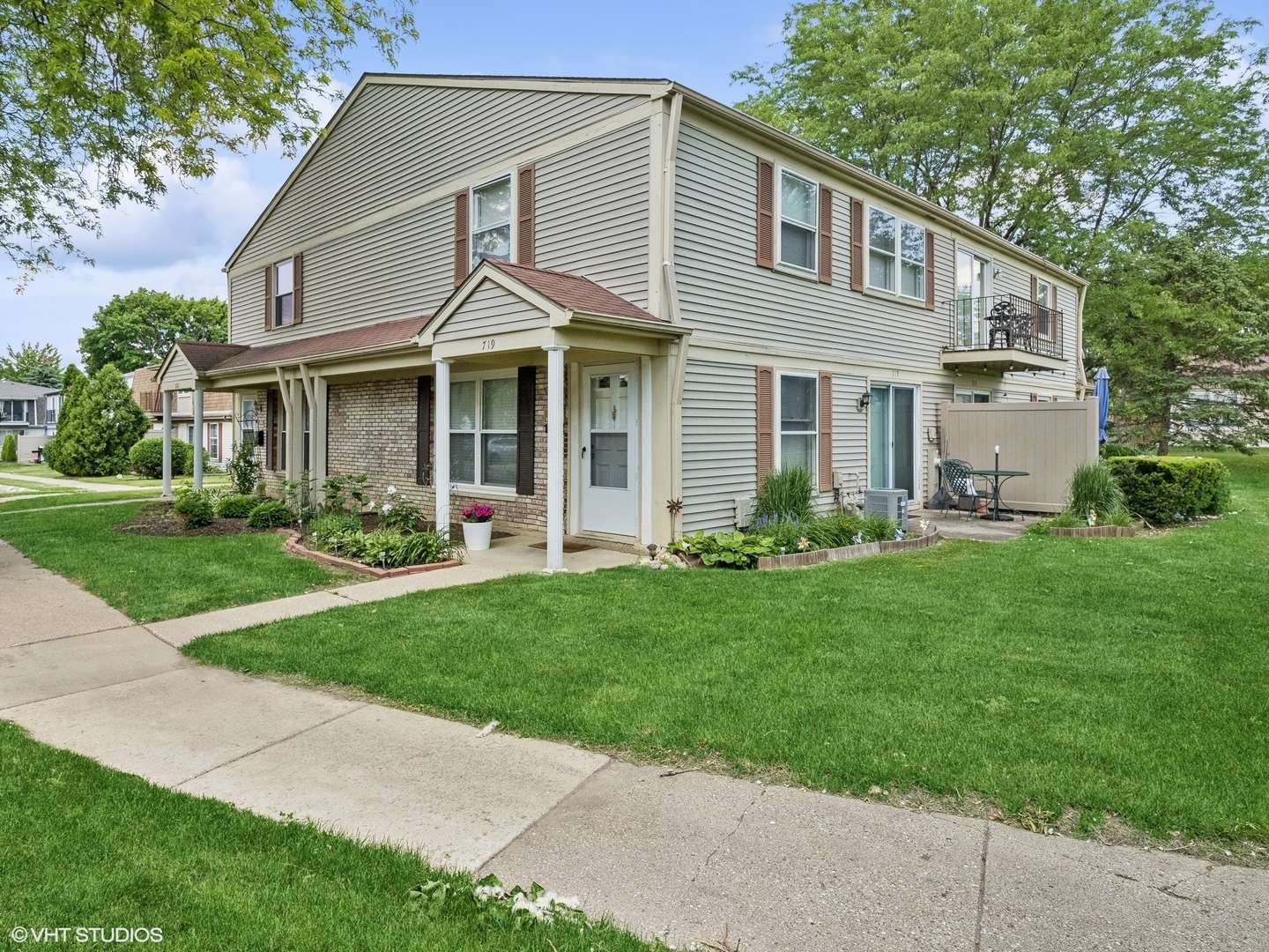 Schaumburg, IL 60194,719 Huntly CT #719