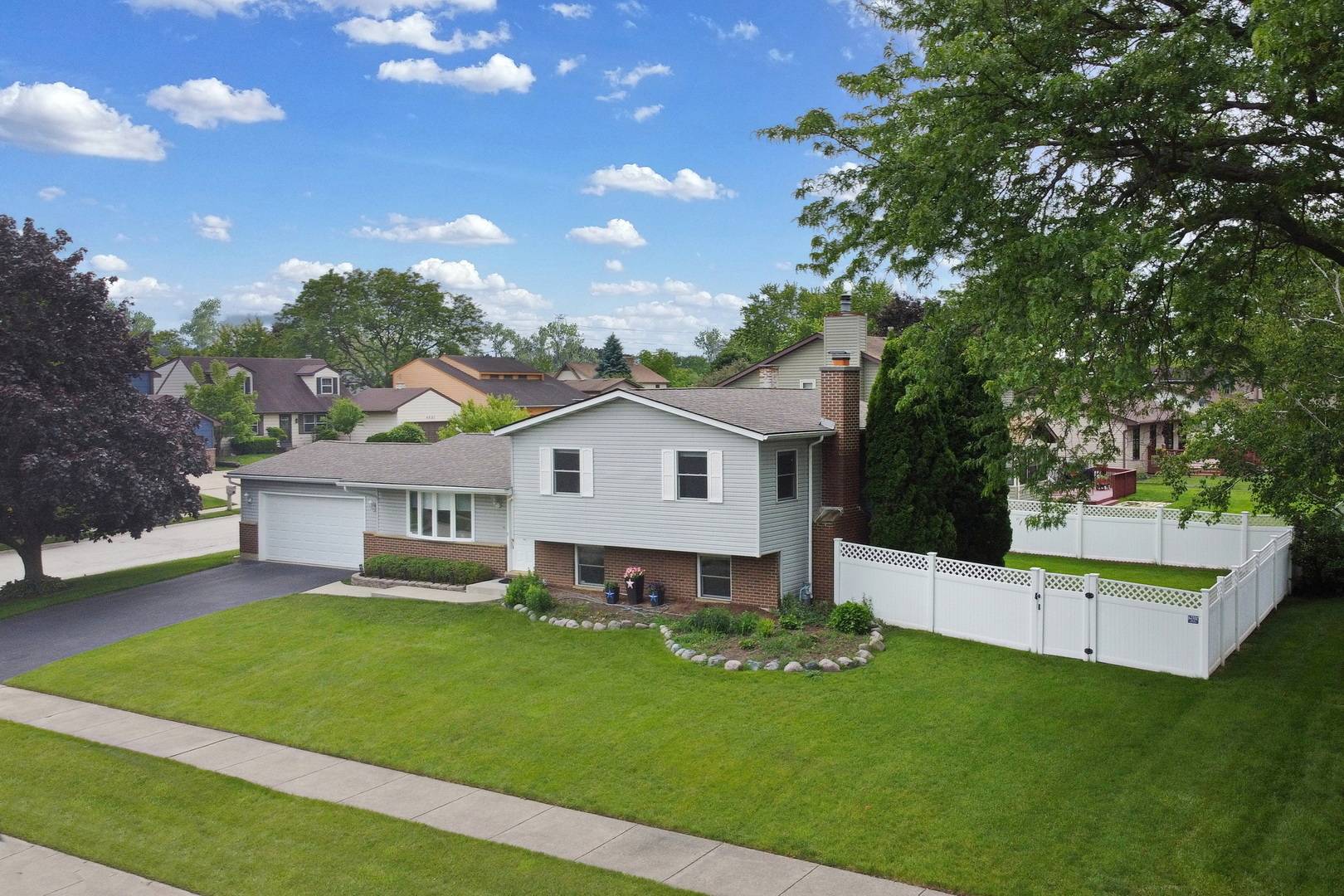 Waukegan, IL 60087,3290 Burr Oak DR