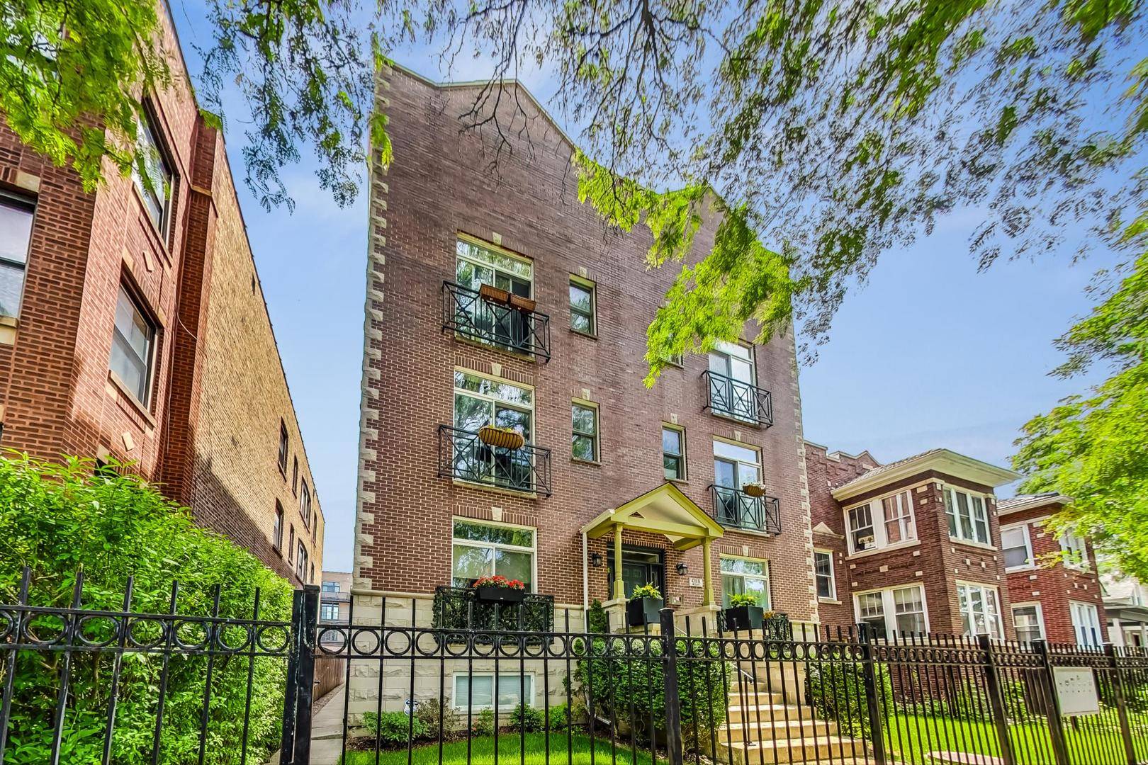 Chicago, IL 60618,4319 N Mozart ST #3S