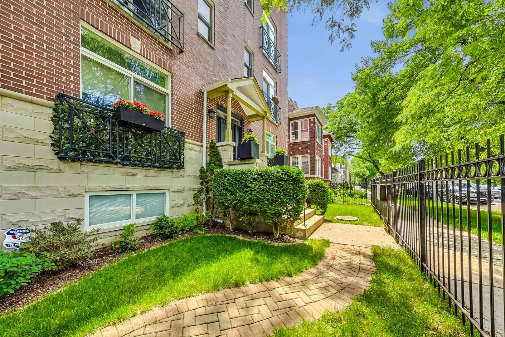 Chicago, IL 60618,4319 N Mozart ST #3S