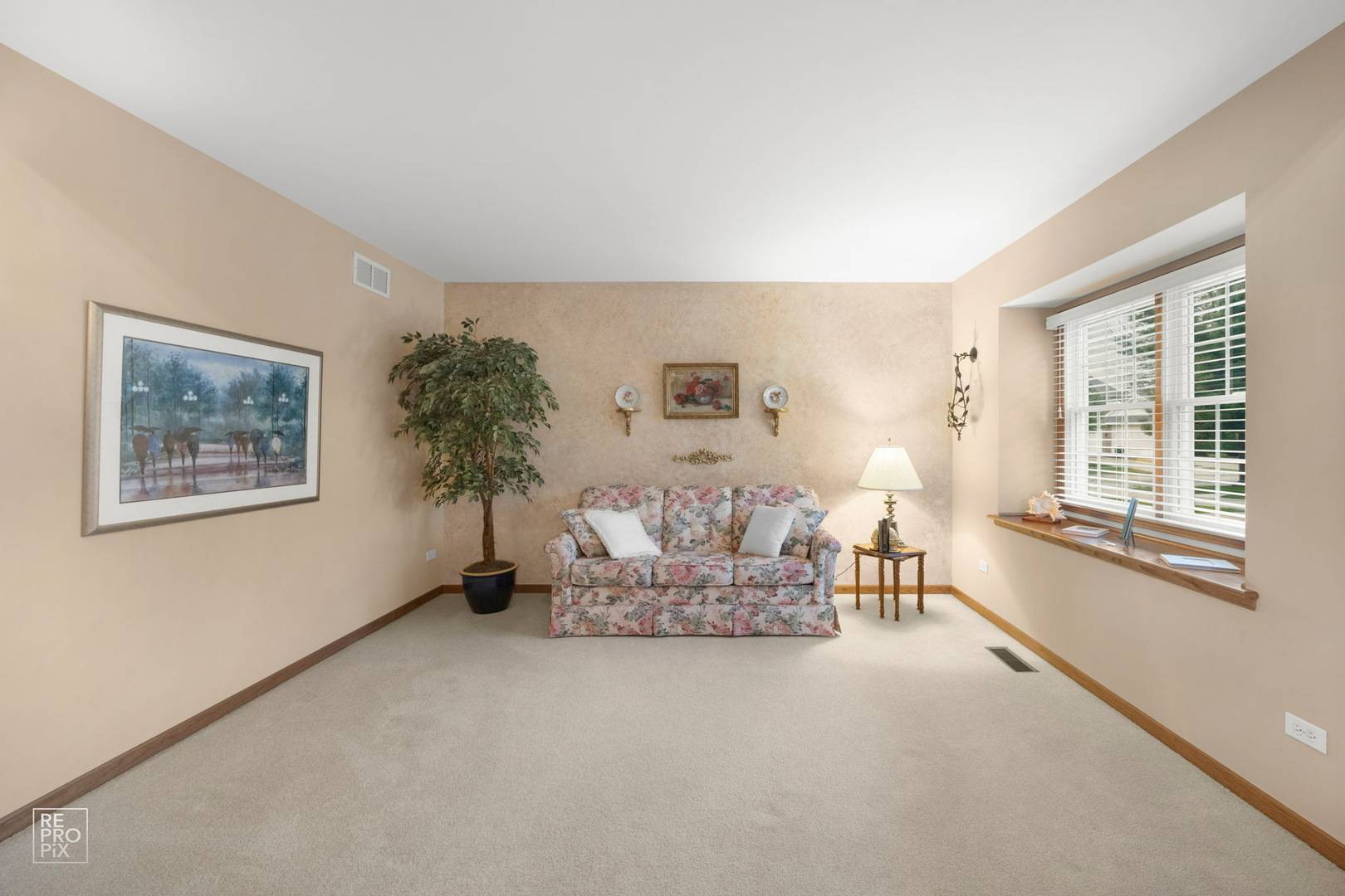 Woodridge, IL 60517,2042 Waterford LN