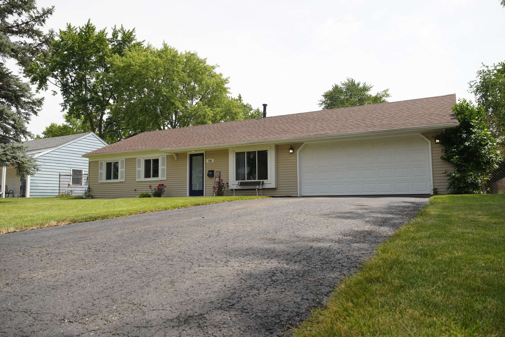 Montgomery, IL 60538,228 Boulder Hill PASS