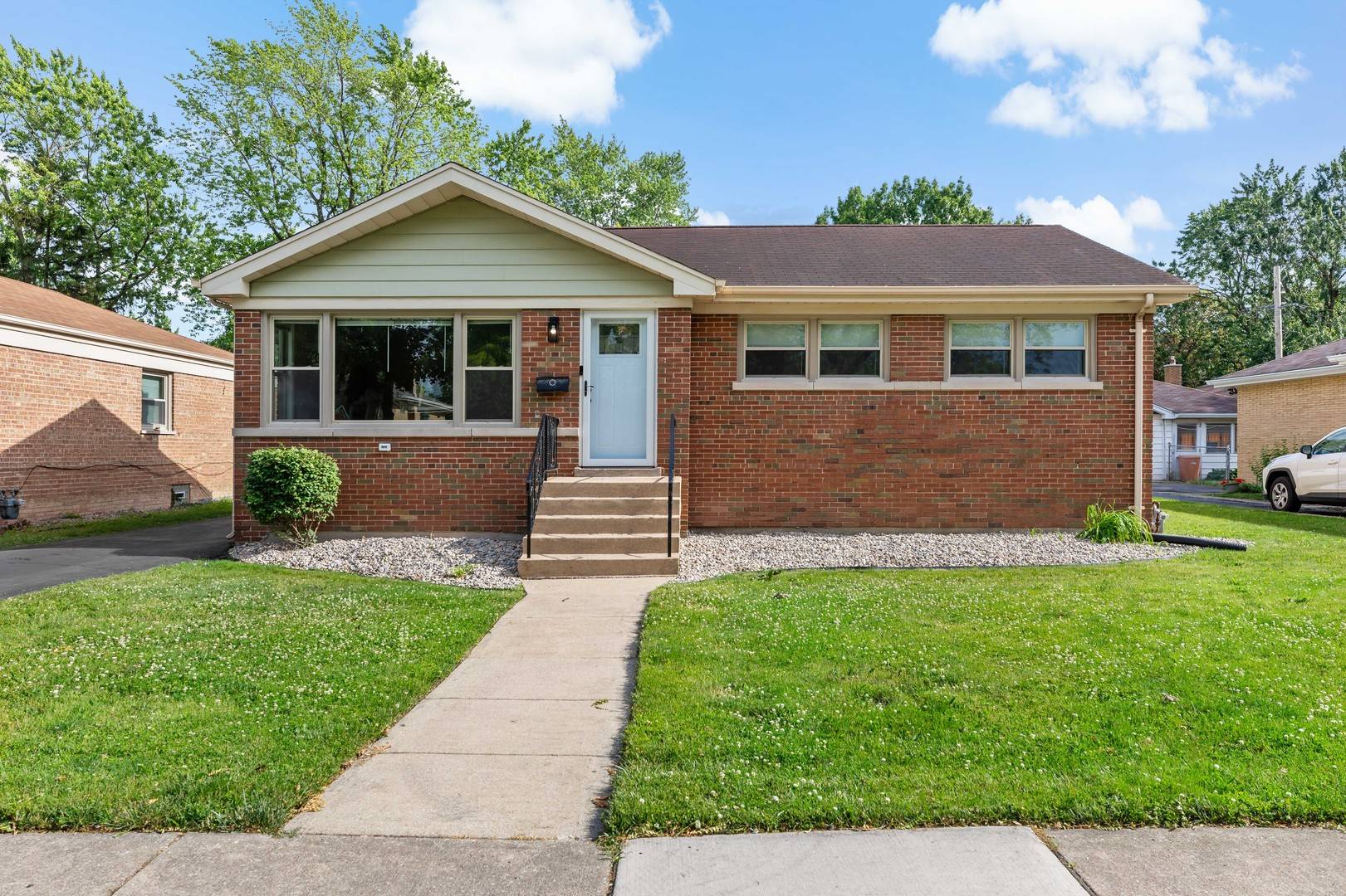 South Holland, IL 60473,715 E 163rd PL