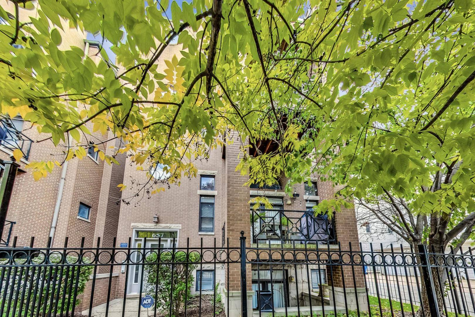 Chicago, IL 60642,657 N Peoria ST #3