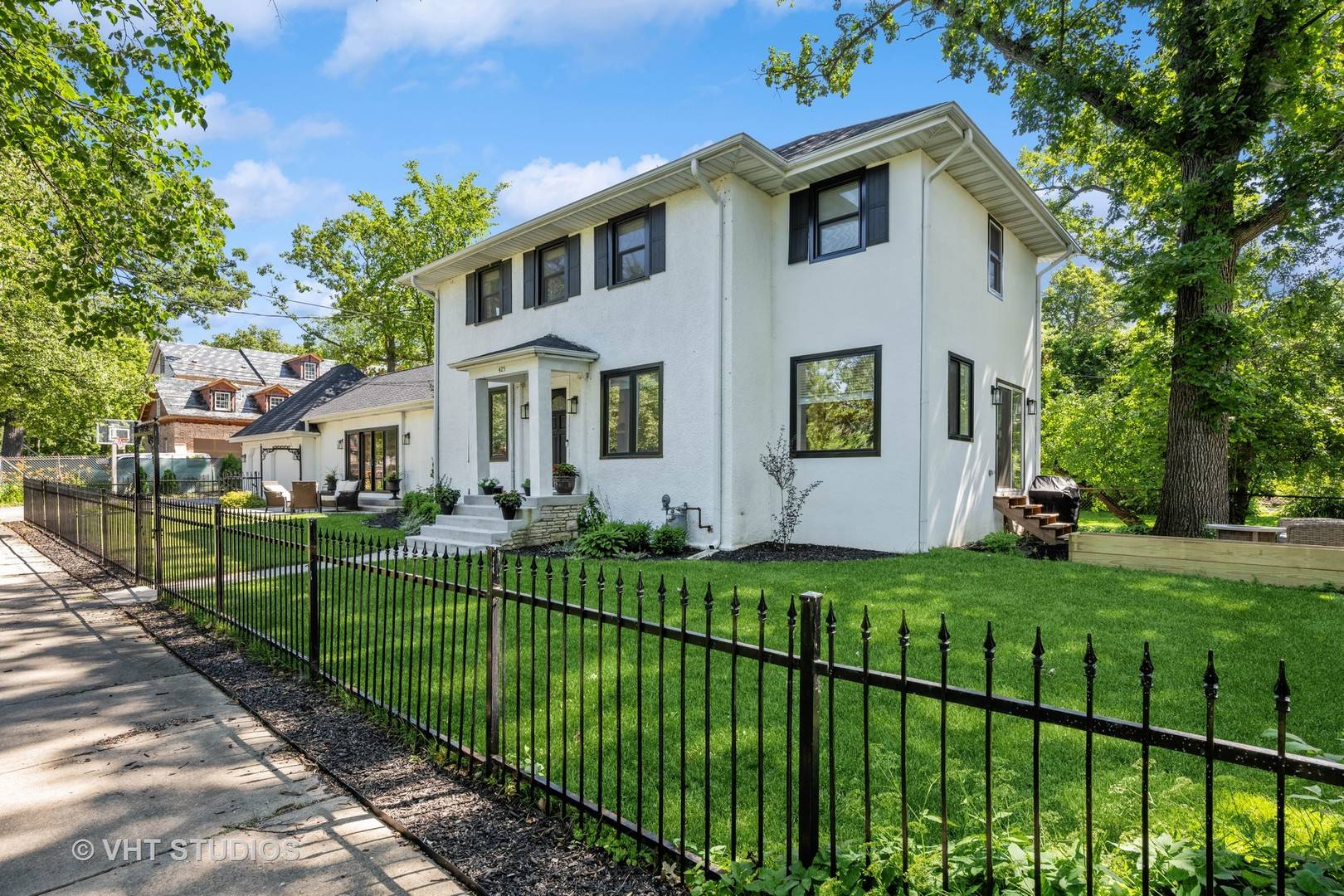 Winnetka, IL 60093,425 Birch ST