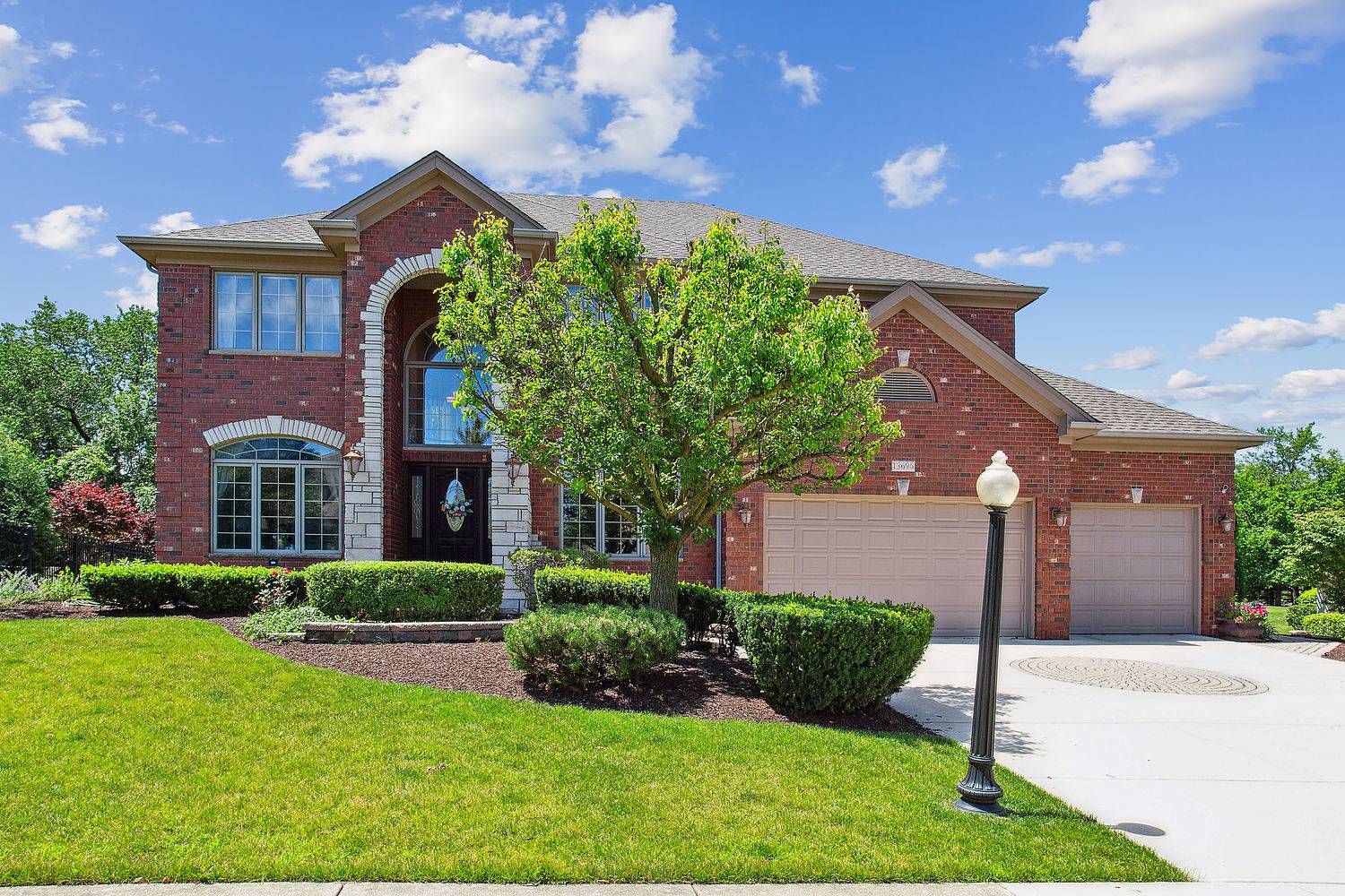 Lemont, IL 60439,13696 Cambridge DR