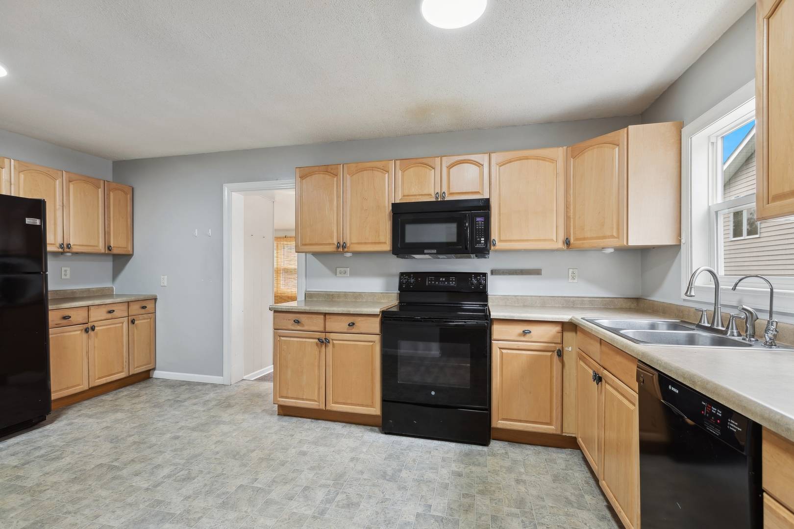 Lake In The Hills, IL 60156,1210 Maple ST