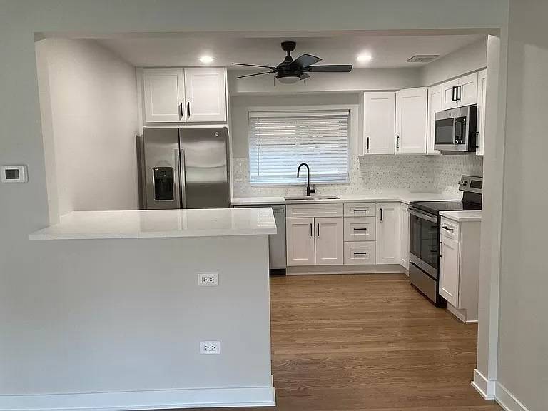 Chicago, IL 60630,4968 N Menard AVE #202