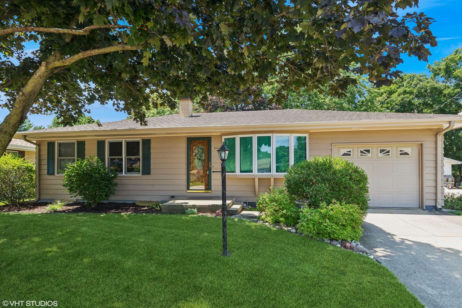 South Elgin, IL 60177,194 S East AVE