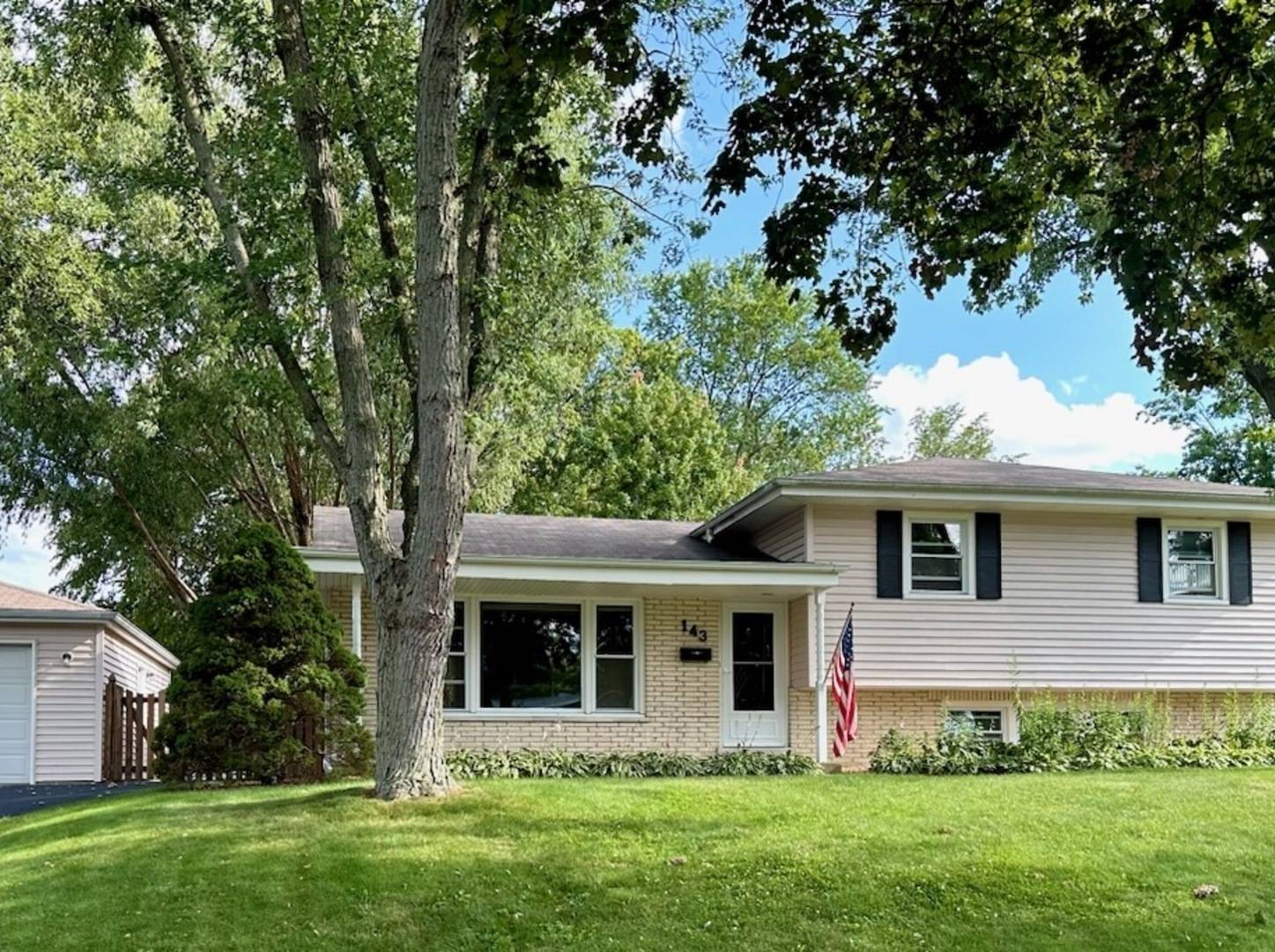 Downers Grove, IL 60516,143 55th PL