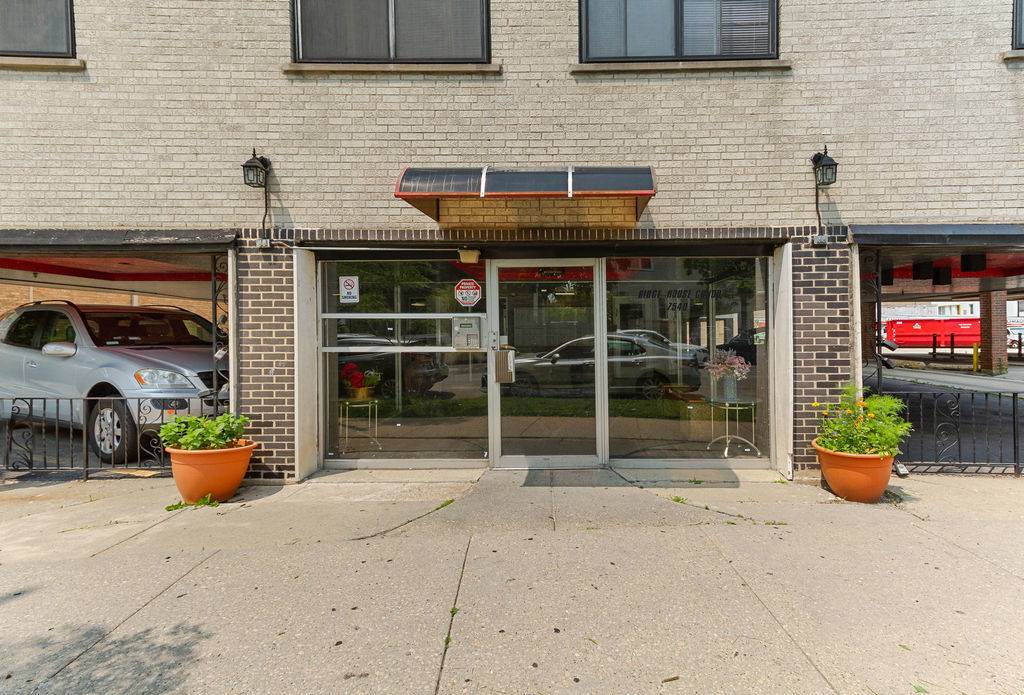 Chicago, IL 60645,7540 N Ridge BLVD #5H