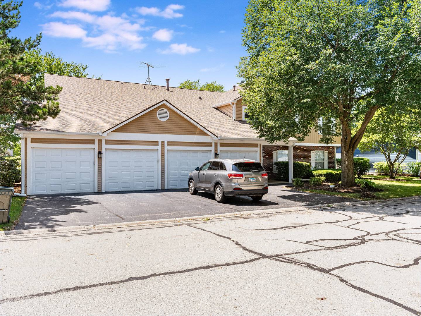 Naperville, IL 60565,200 Hampshire CT #201C