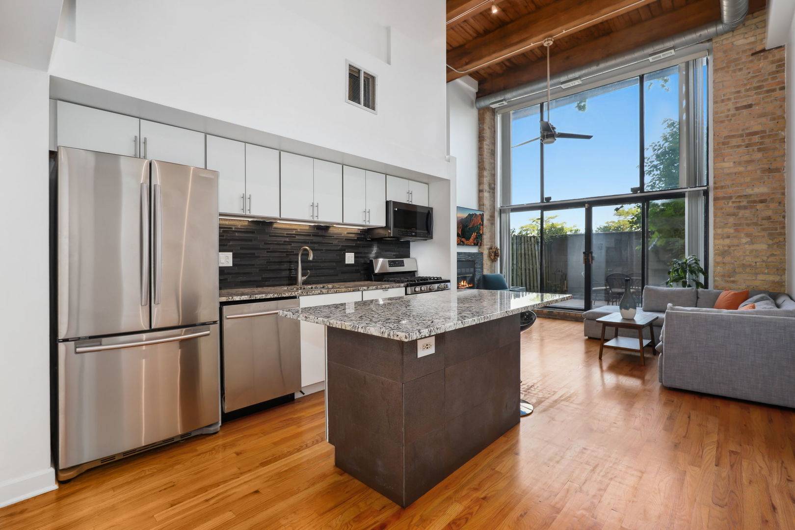 Chicago, IL 60614,2614 N Clybourn AVE #110