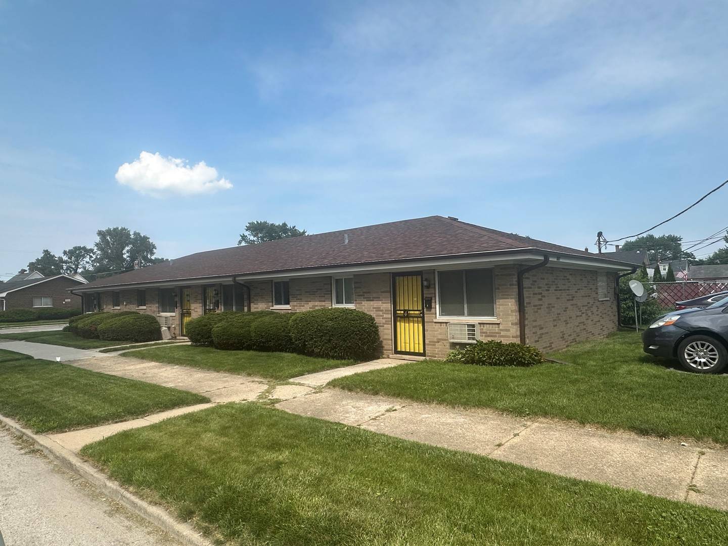 Calumet City, IL 60409,447 154th PL