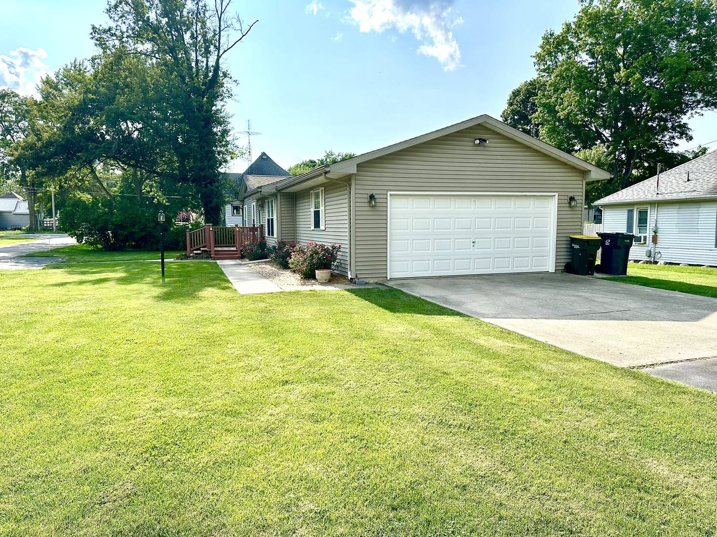 Villa Grove, IL 61956,404 E Wilson ST