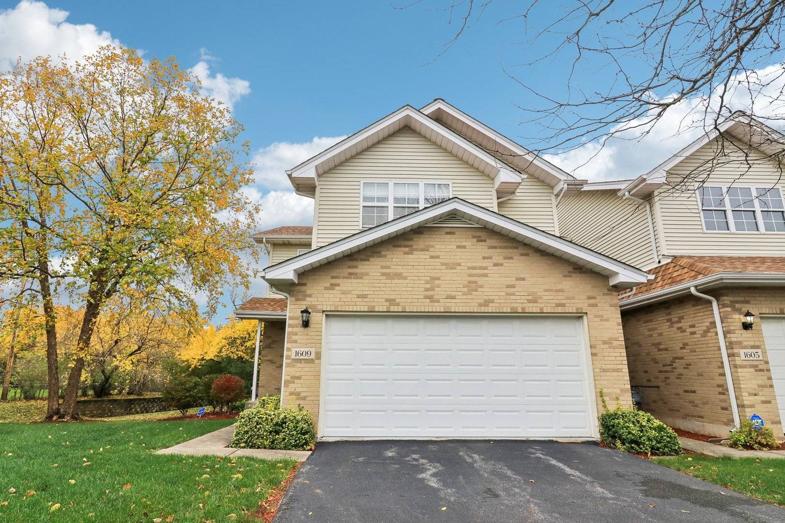 Flossmoor, IL 60422,1609 Huntington CT