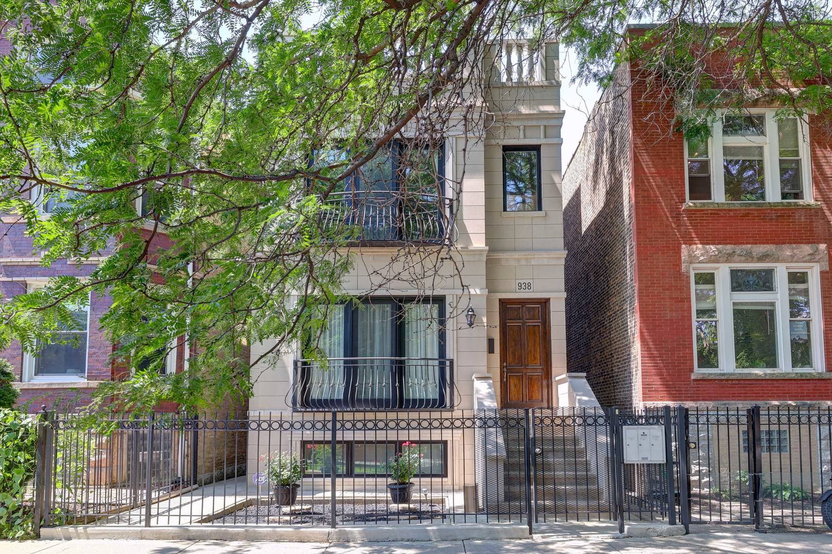 Chicago, IL 60622,938 N Washtenaw AVE