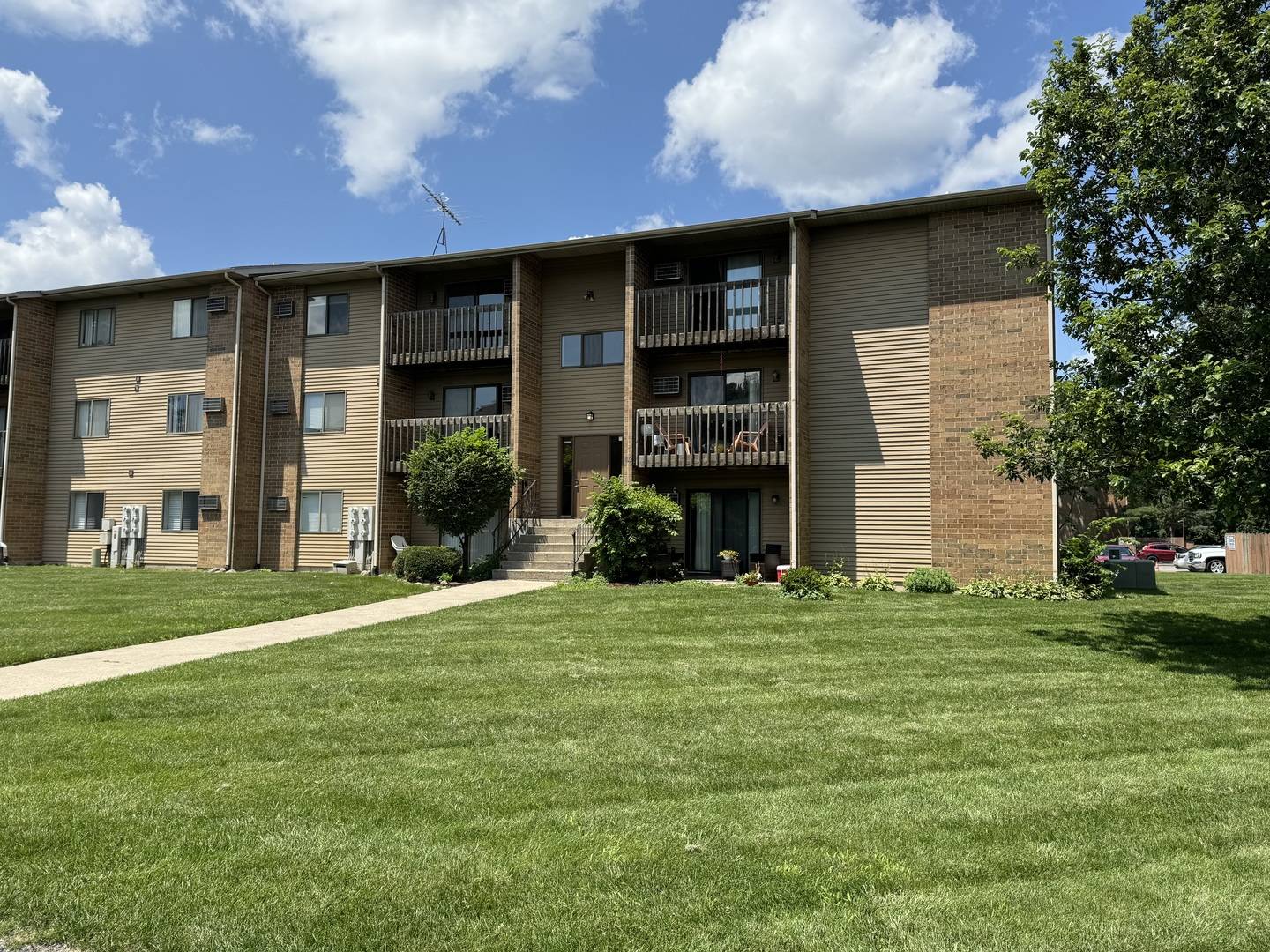 Crystal Lake, IL 60014,633 VIRGINIA RD #213