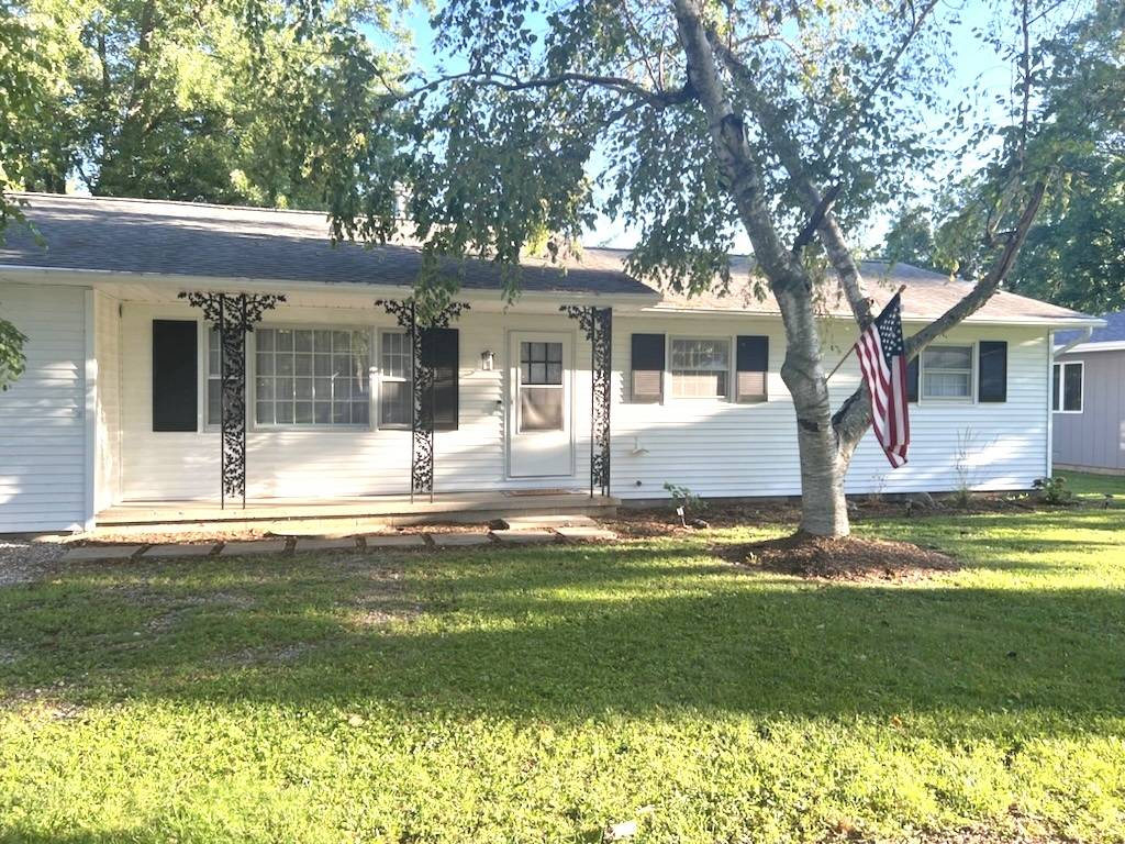 Villa Grove, IL 61956,7 Hancock DR