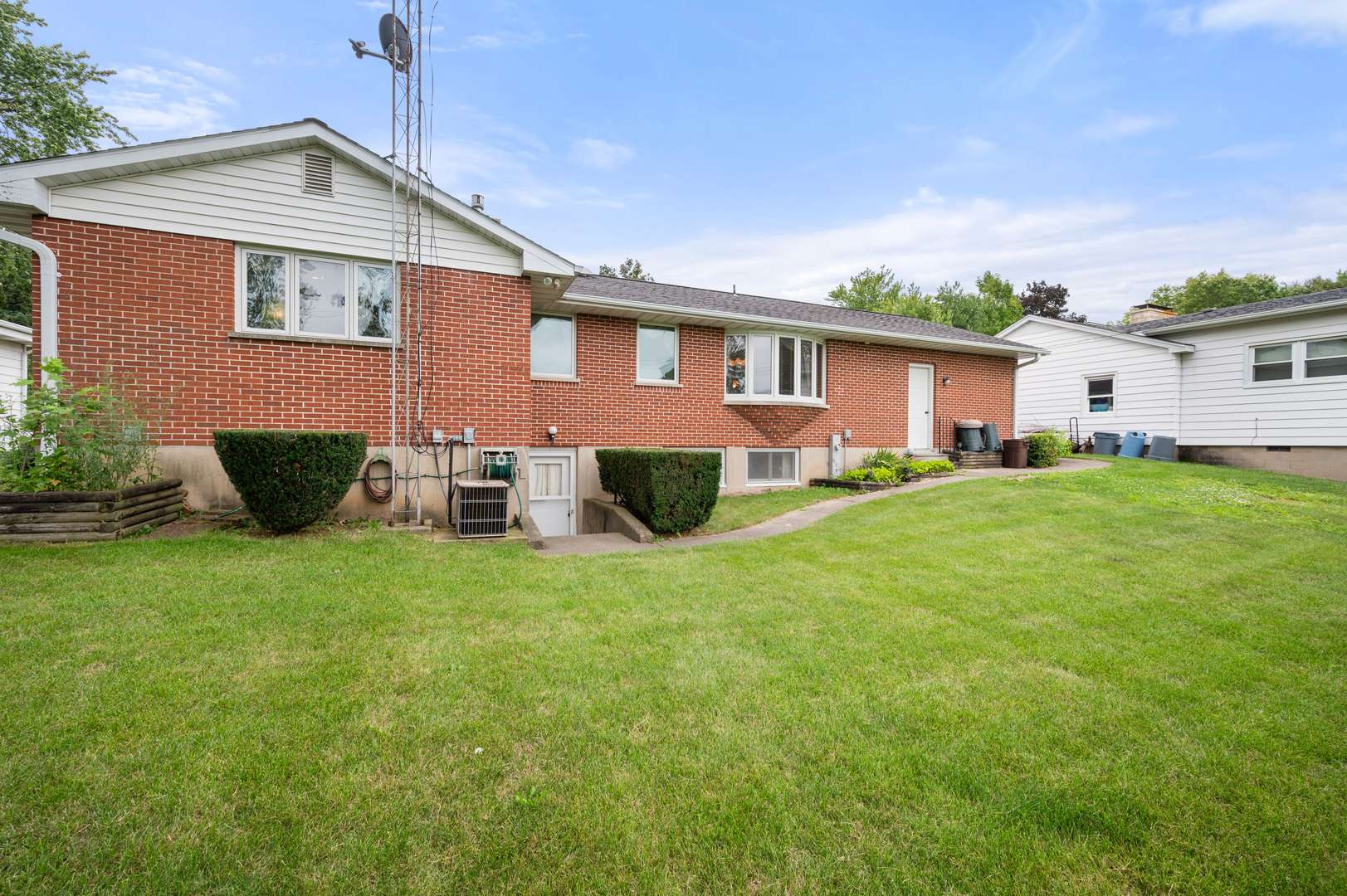Sycamore, IL 60178,804 Meadow LN