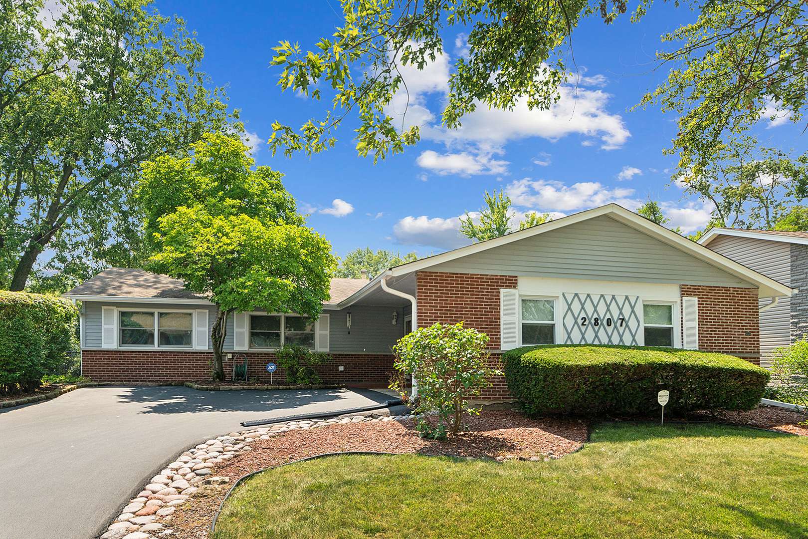 Hazel Crest, IL 60429,2807 Knollwood PL