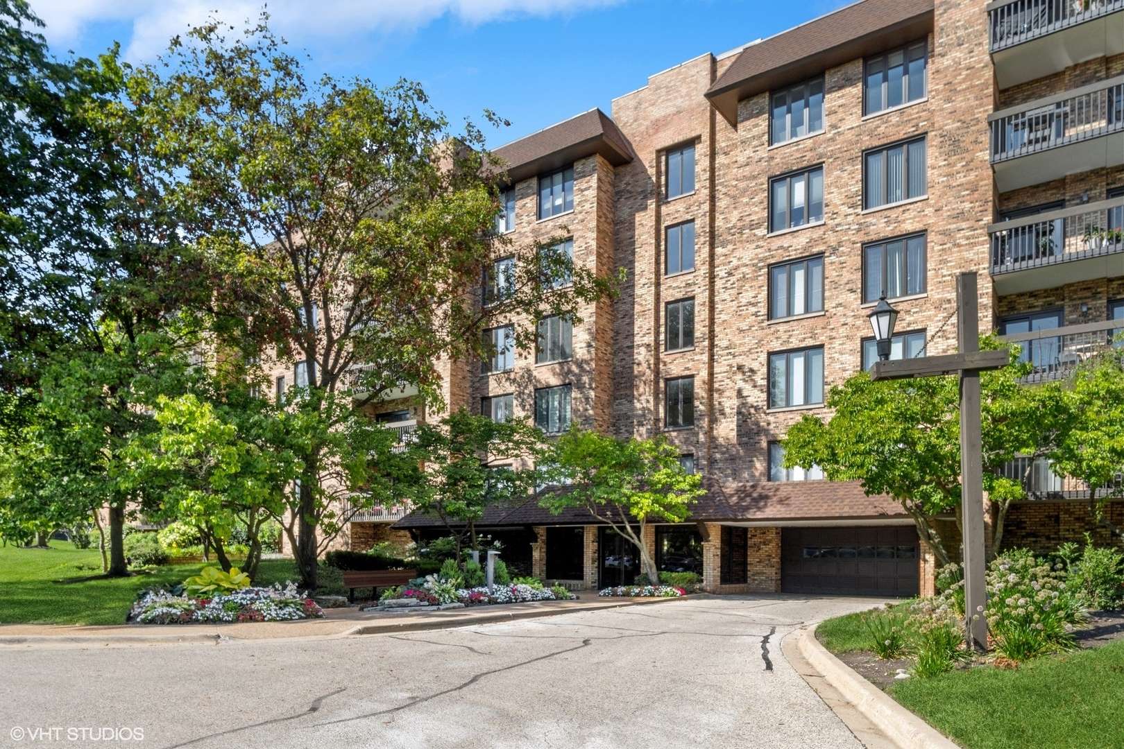 Northbrook, IL 60062,3900 Mission Hills RD #202