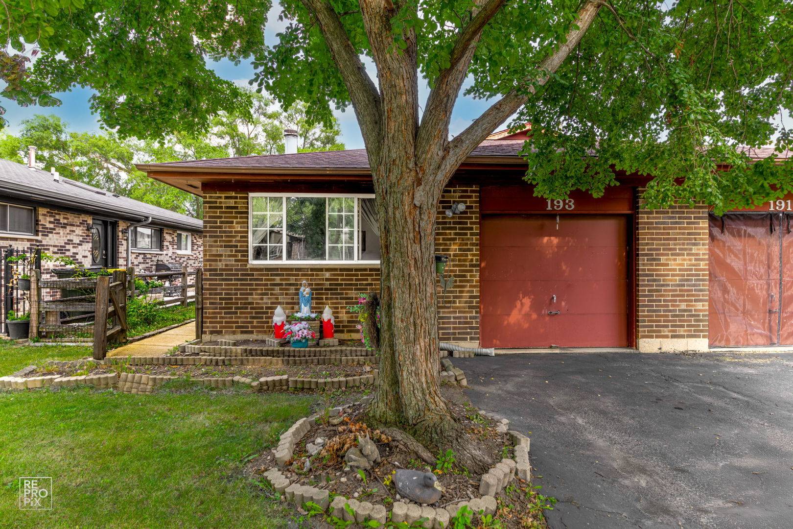 Wood Dale, IL 60191,193 Paramount DR