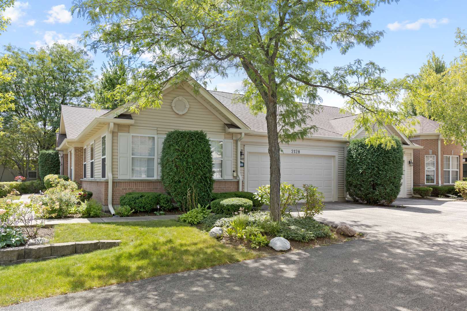 Grayslake, IL 60030,2128 Carillon DR