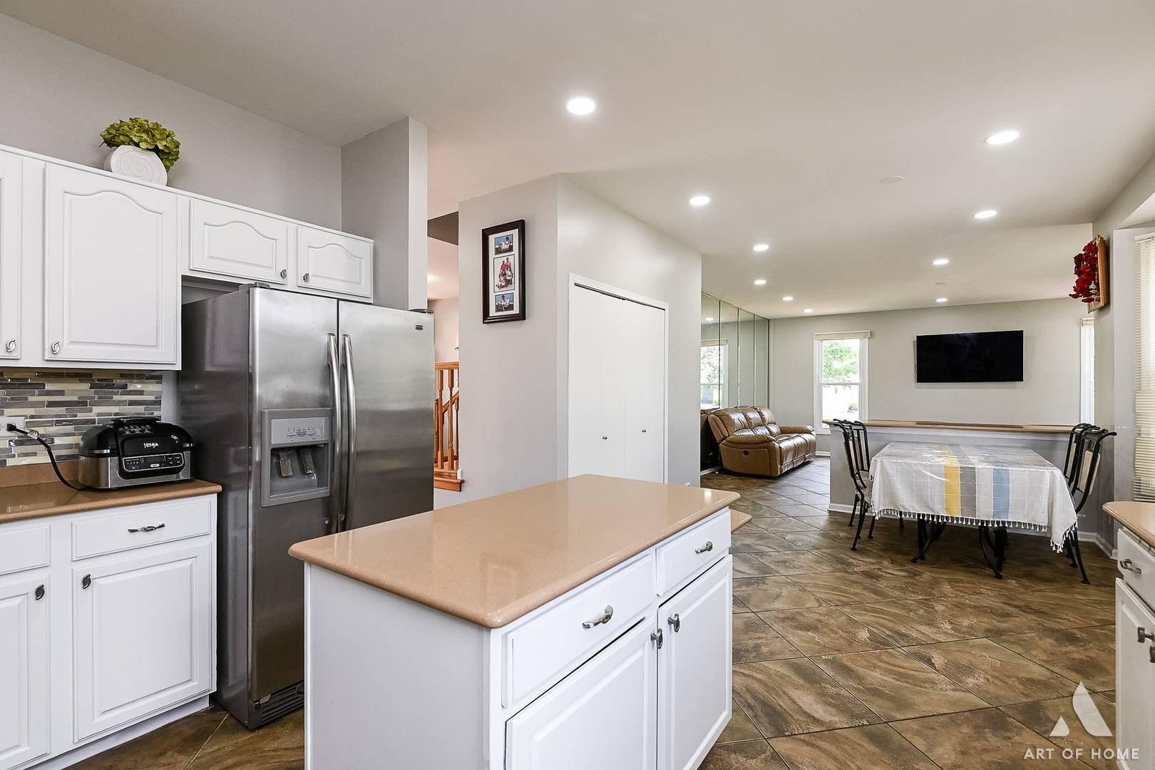 Carol Stream, IL 60188,1046 Adler LN