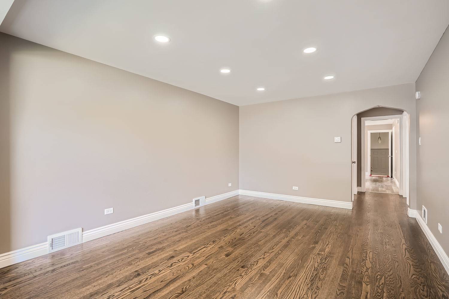 Riverdale, IL 60827,13814 S School ST