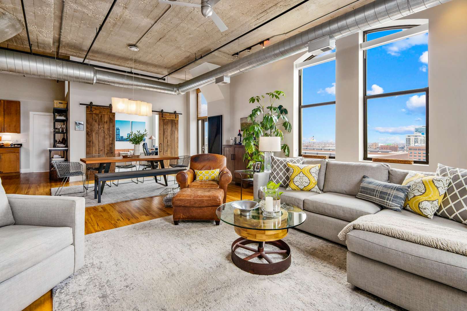 Chicago, IL 60654,758 N LARRABEE ST #811