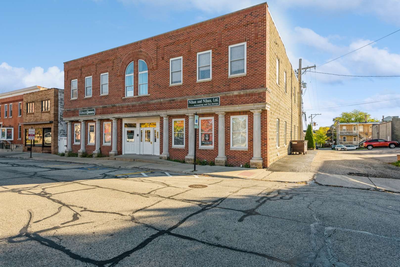 Woodstock, IL 60098,211 Dean ST #2A