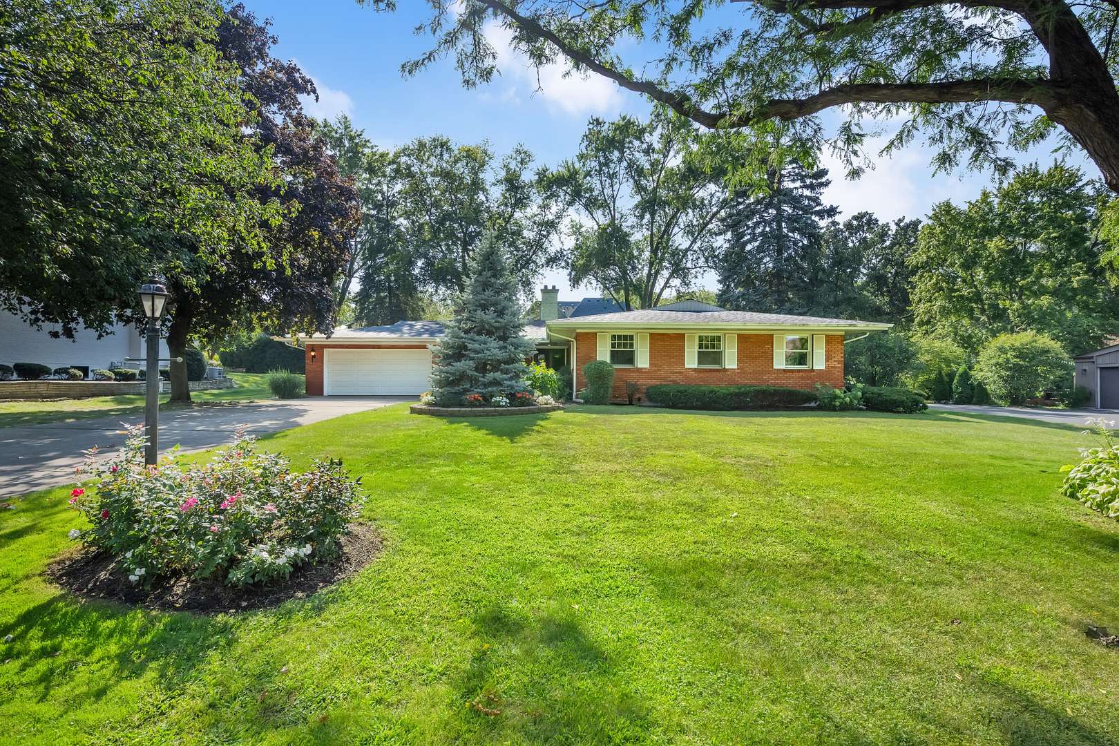 Oak Brook, IL 60523,21 Regent DR