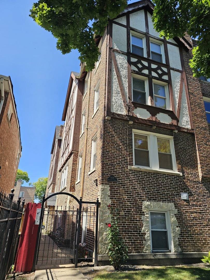 Chicago, IL 60645,6450 N Troy ST #2E