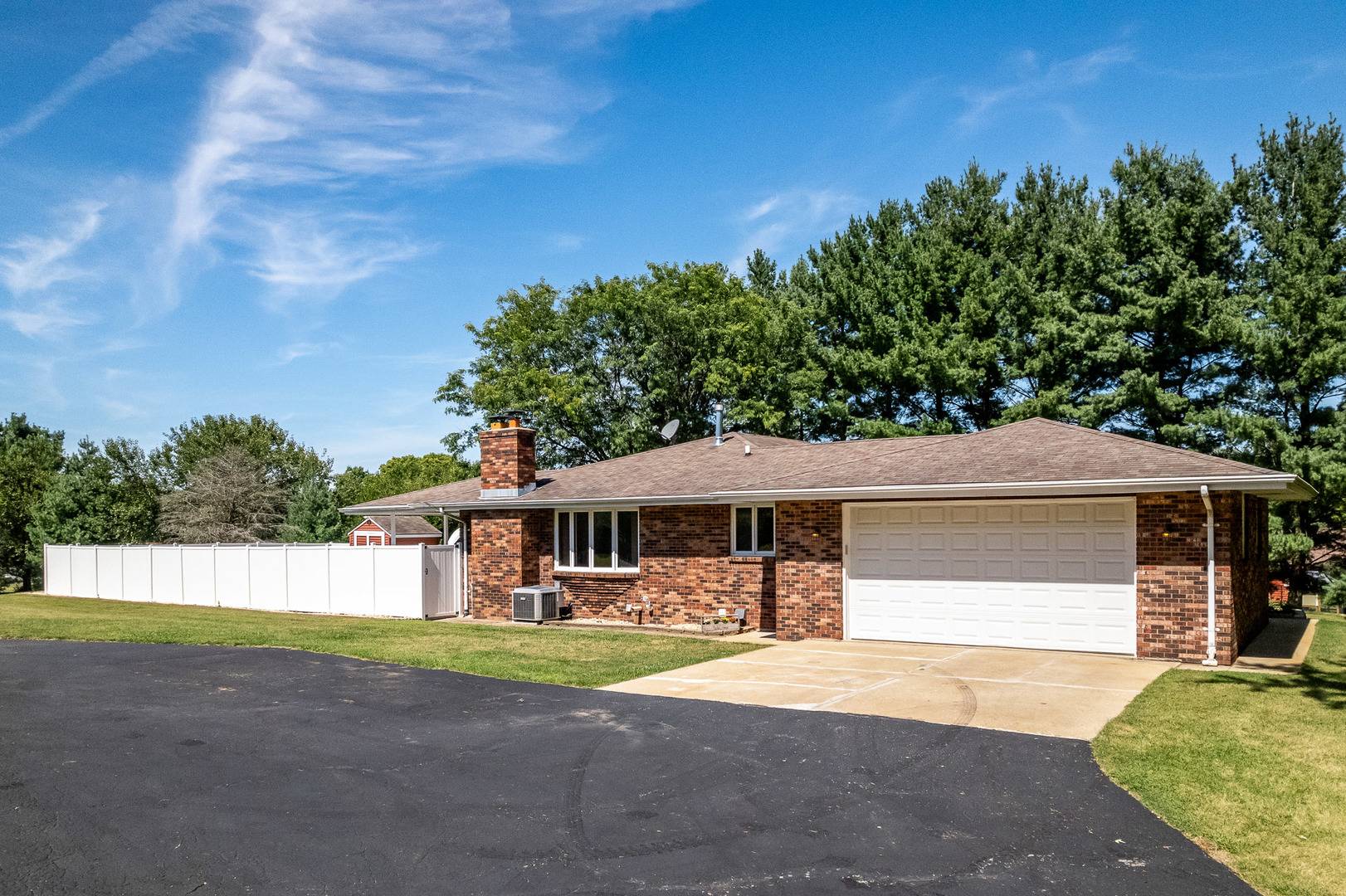 Roscoe, IL 61073,10404 Moonglow DR