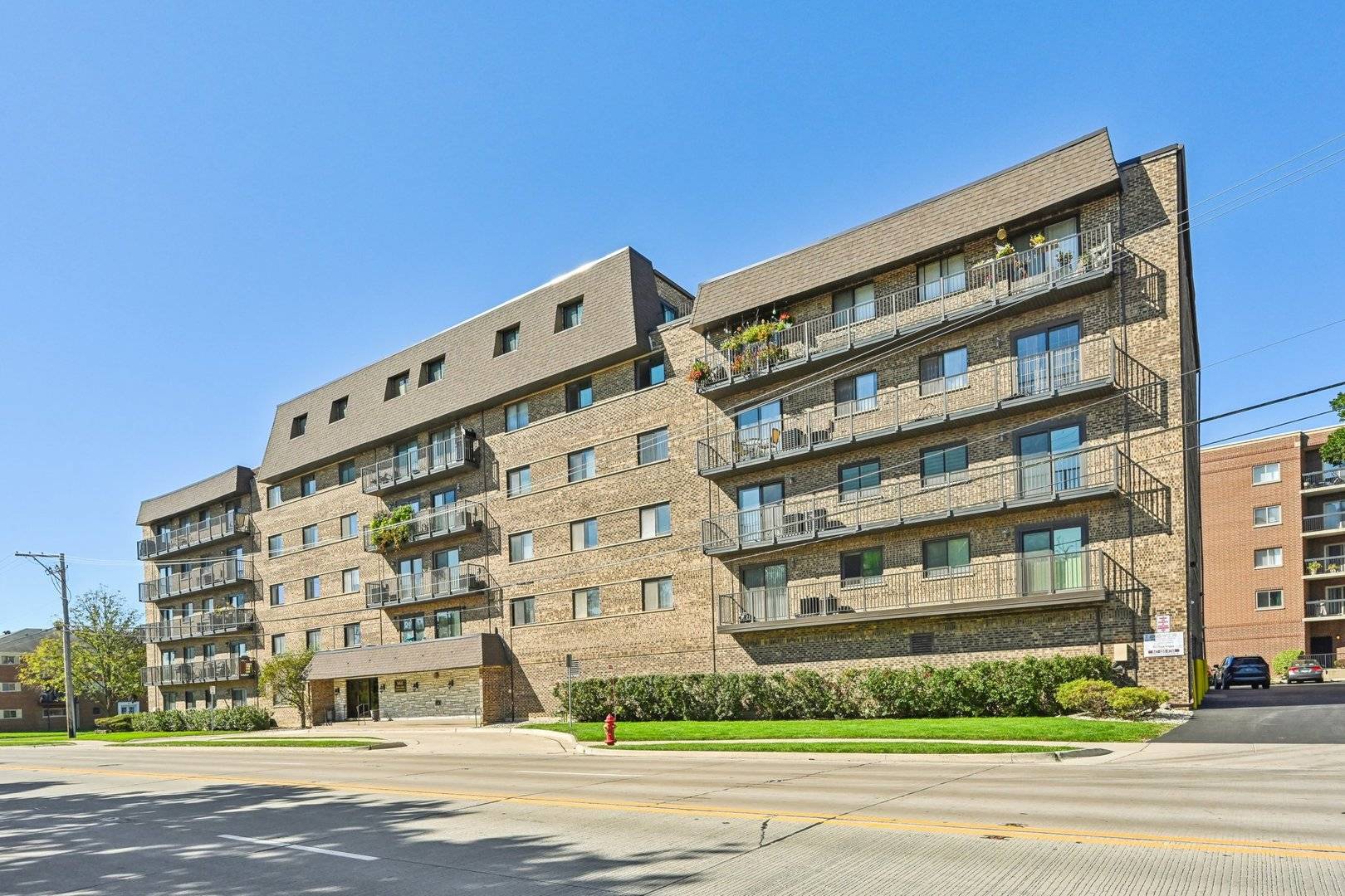 Des Plaines, IL 60016,960 S River RD #409