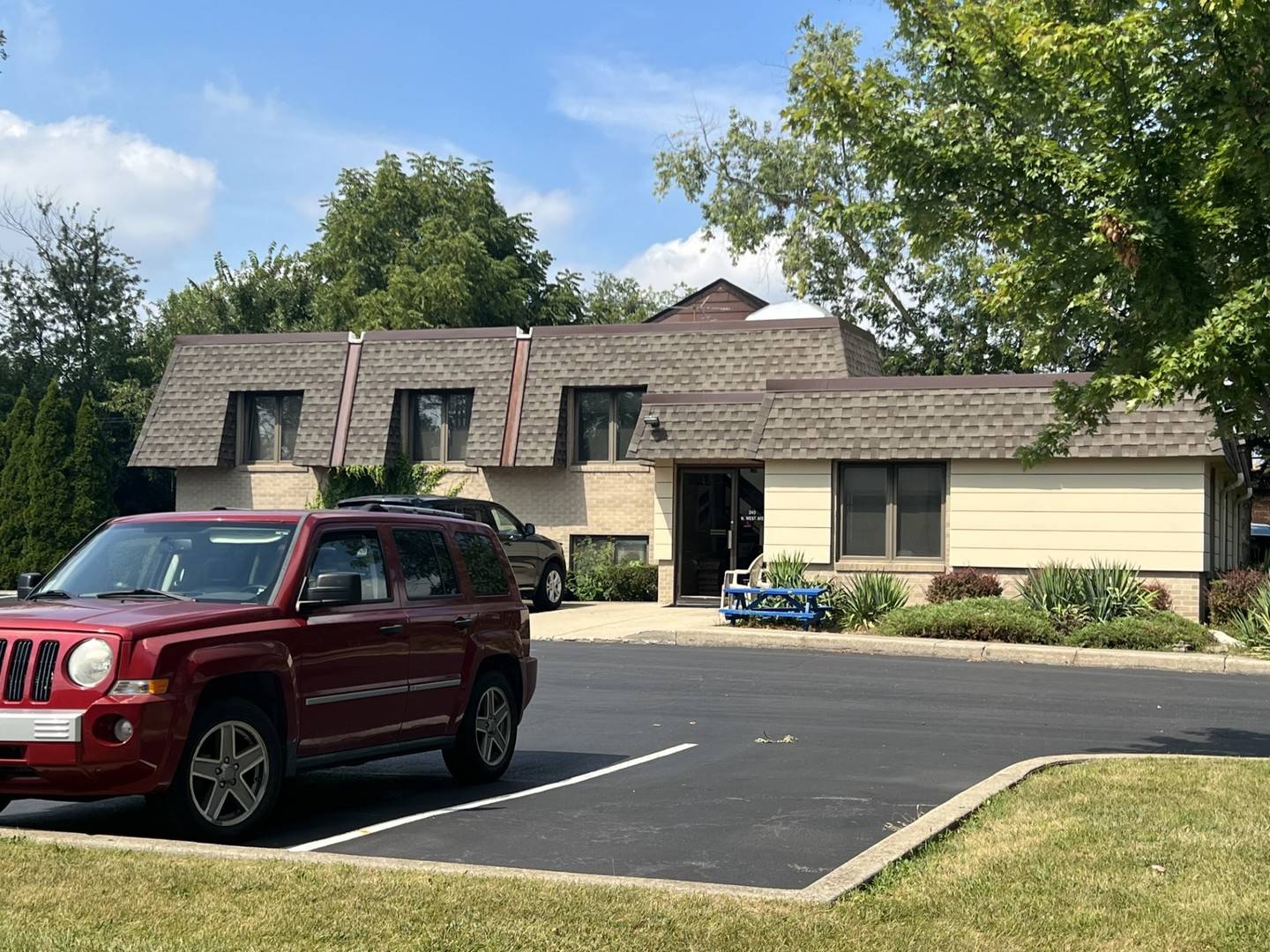 Elmhurst, IL 60126,240 N West AVE