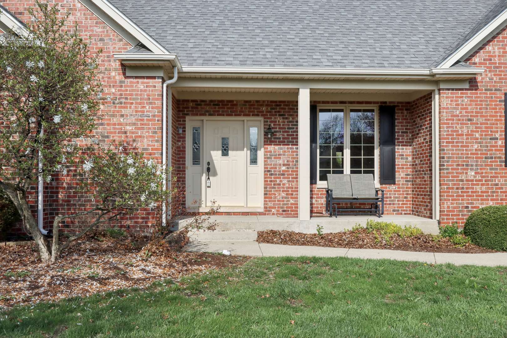South Elgin, IL 60177,140 E Lynn ST