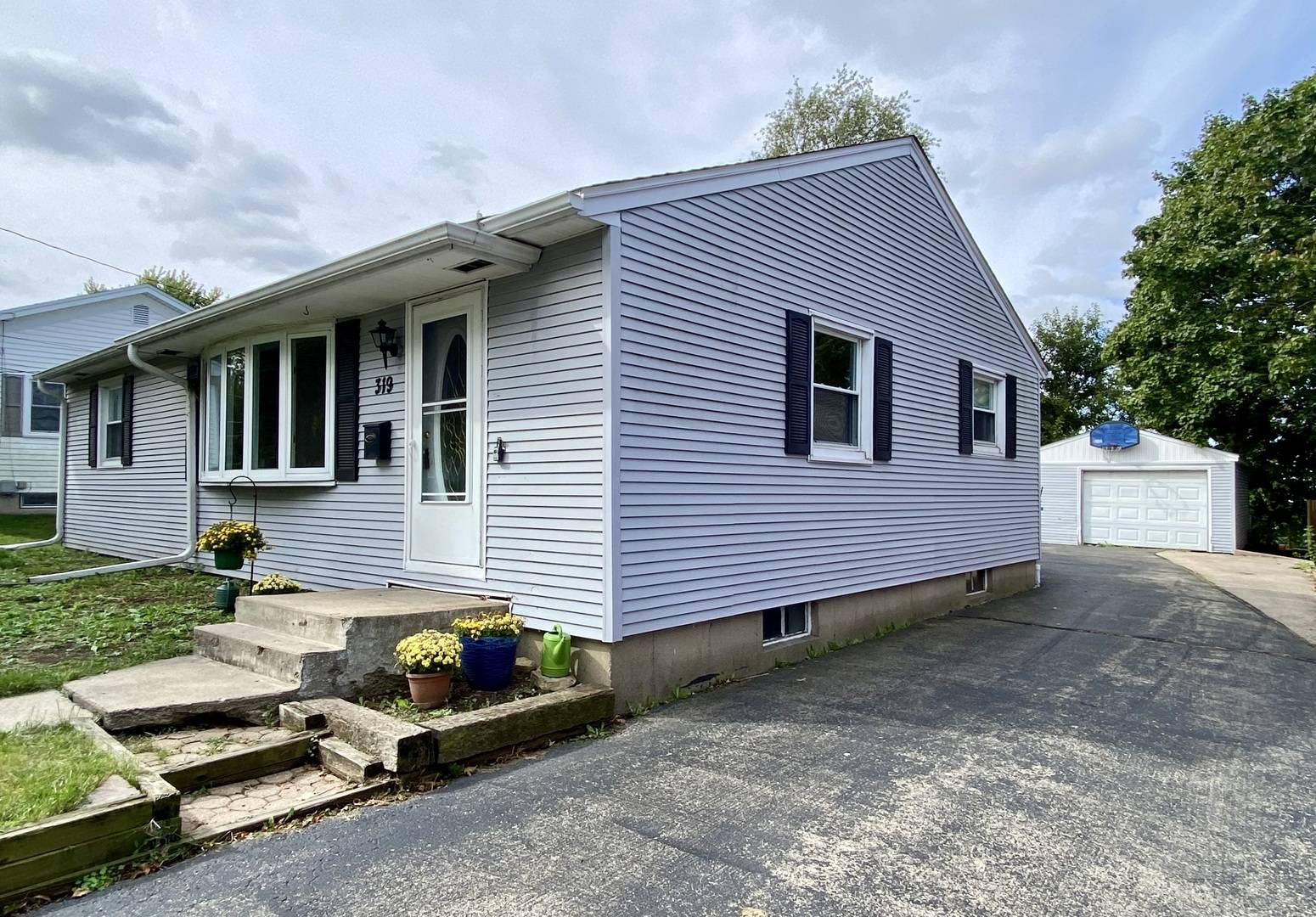 Sycamore, IL 60178,319 West ST
