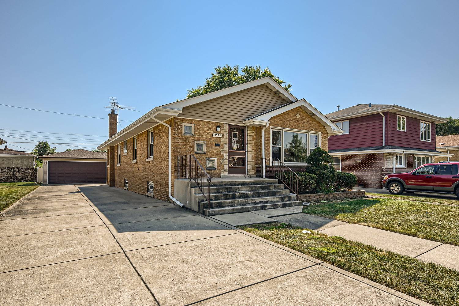 Oak Lawn, IL 60453,4537 W 101st ST