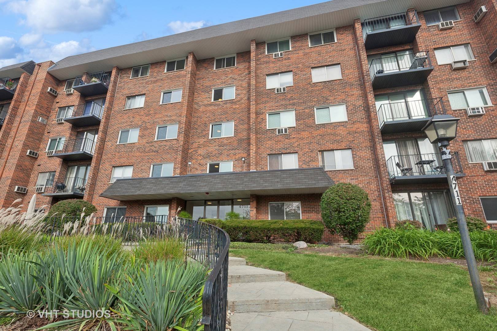 Lisle, IL 60532,4711 Saint Joseph Creek RD #3A