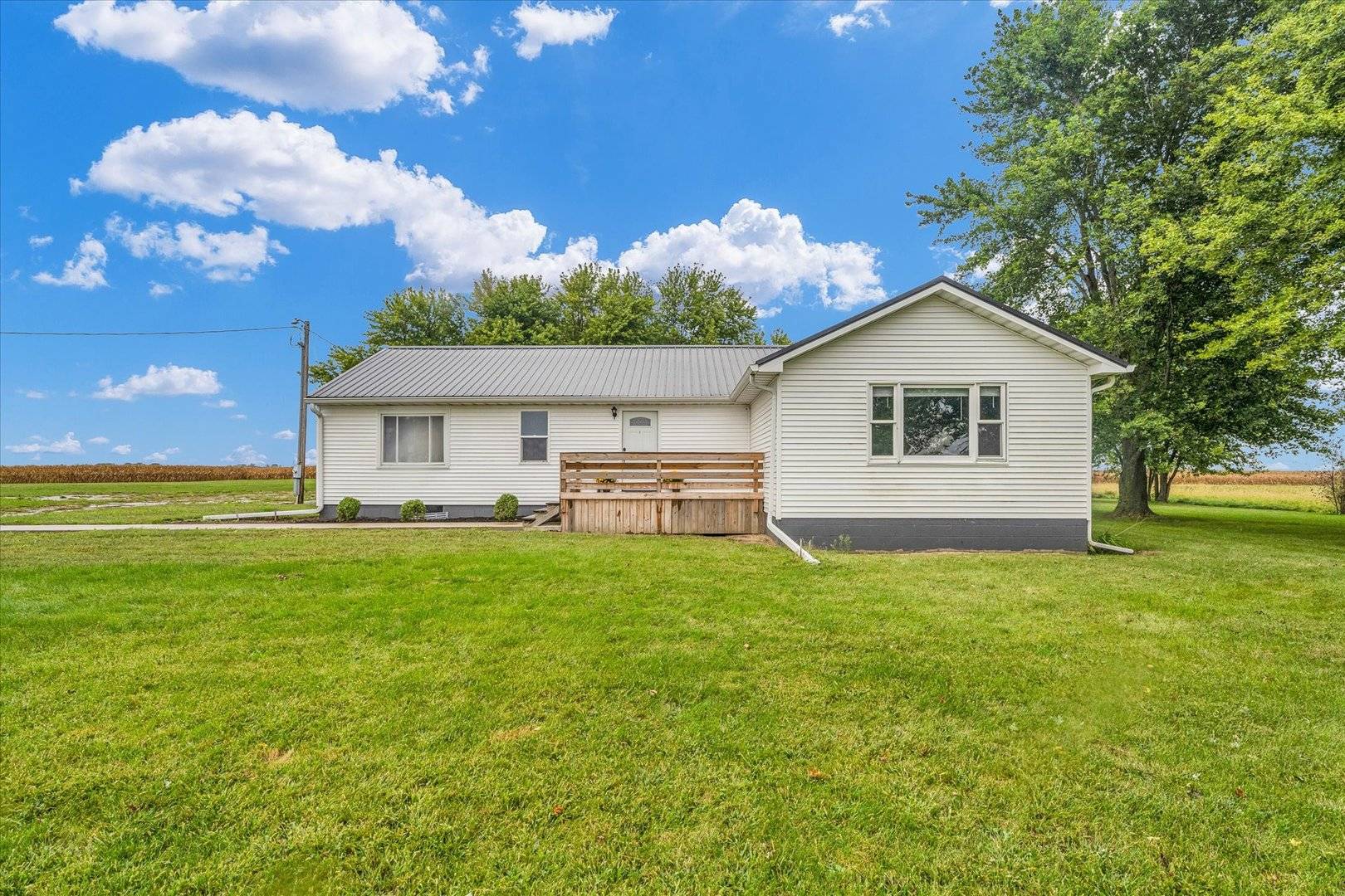 Bement, IL 61813,990 E 500 North RD